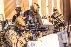 Binh sỹ Mỹ làm nhiệm vụ tại Đại sứ quán Mỹ ở Baghdad, Iraq, ngày 31/12/2019. (Ảnh: AFP/ TTXVN)
