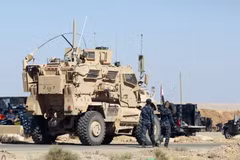 Xe quân sự Mỹ tại căn cứ quân sự Qayyarah, cách Mosul 60km về phía nam, chuẩn bị tham gia chiến dịch giải phóng Mosul ngày 16/10. (Nguồn: AFP/TTXVN)