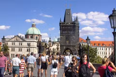 Du khách nước ngoài tham quan Prague. Ảnh minh họa. (Nguồn: oocities.org)