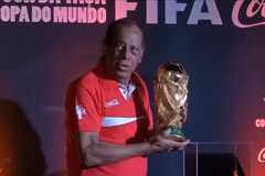 Cựu đội trưởng đội tuyển Brazil tại World Cup 1970, Carlos Alberto Torres.