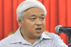 Bầu Kiên phát biểu tại lễ Tổng kết V-League 2011. (Nguồn: Internet)