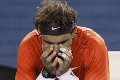 Rafael Nadal thất vọng sau trận đấu. (Nguồn: AP)