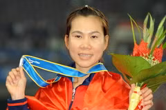 Trương Thanh Hằng trên bục nhận huy chương bạc. (Ảnh: Quốc Khánh/TTXVN)
