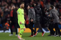 Messi buồn bã sau trận đấu. (Nguồn: AFP)