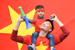 Người hâm mộ háo hức chờ đón đội tuyển Việt Nam trở về