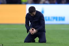 Hình ảnh HLV Pochettino bật khóc sau chiến thắng 'điên rồ'