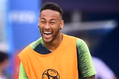 Neymar đã cắt bỏ mái tóc sợi mỳ trước trận gặp Mexico.
