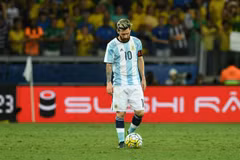 Messi mờ nhat trong ngày Argentina thảm bại trước Brazil. (Nguồn: AFP/Getty Images)
