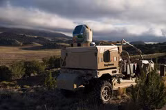 Nhà thầu quốc phòng Raytheon thu về nhiều nhất với 44 hợp đồng mới trị giá 537 triệu USD. (Nguồn: military.com)