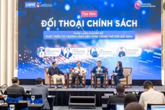 Các đại biểu tham gia phiên thảo luận về Phát triển thị trường vàng bền vững trong thế giới bất định. (Ảnh: Vietnam+)