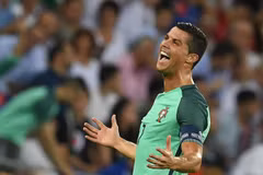 Cristiano Ronaldo mừng chiến thắng sau trận đấu với xứ Wales. (Nguồn: AFP/TTXVN)