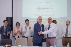 Ban tổ chức và đại diện các đơn vị tài trợ giải golf 'The First ICHAM CUP'. (Ảnh: Việt Anh/Vietnam+)