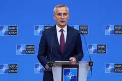 Tổng thư ký NATO Jens Stoltenberg phát biểu tại một cuộc họp báo ở Brussels, Bỉ. (Ảnh: AFP/TTXVN)