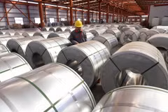 Sản phẩm nhôm cuộn tại một nhà máy ở Sơn Đông, Trung Quốc. (Ảnh: Reuters)