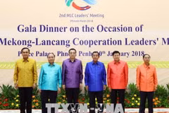Tối 10/1/2018, tại thủ đô Phnompenh, Campuchia, Thủ tướng Nguyễn Xuân Phúc dự Gala Dinner Hội nghị Cấp cao Hợp tác Mekong - Lan Thương lần thứ hai với chủ đề “ Dòng sông hoà bình và phát triển bền vững của chúng ta”. Trong ảnh: Thủ tướng Nguyễn Xuân Phúc 