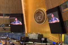 Đại sứ Đặng Đình Quý, Trưởng Phái đoàn Việt Nam tại LHQ đã thay mặt các nước ASEAN giới thiệu Nghị quyết về hợp tác ASEAN-LHQ do Việt Nam thay mặt ASEAN chủ trì đề xuất. (Ảnh: TTXVN)