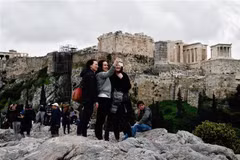 Khách du lịch tại Athens, Hy Lạp. (Nguồn: AFP/TTXVN)