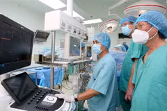 Khen thưởng êkíp thực hiện ca ghép tim xuyên Việt của Bệnh viện TW Huế