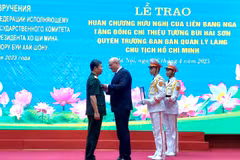 Quyền Trưởng ban Quản lý Lăng nhận huân chương hữu nghị của Nga