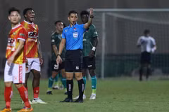 Trọng tài Malaysia, ông Tuan Mohd Yaasin Bin Harafiah được thuê bắt chính tại vòng 7 V-League 2023. (Ảnh: VPF)