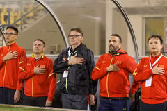 Hình ảnh huấn luyện viên Philippe Troussier trong trận đấu chính thức đầu tiên cùng U23 Việt Nam. (Ảnh: VFF) 