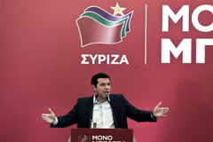 Ông Alexis Tsipras tại cuộc họp của đảng Syriza ở thủ đô Athens. (Nguồn: AFP/TTXVN)