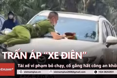 Chiến sỹ công an bám trụ trên nắp capo, cố gắng trấn áp "xe điên"