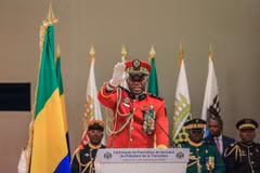 Tướng Brice Oligui Nguema tại lễ tuyên thệ nhậm chức "Tổng thống chuyển tiếp" ở Libreville, Gabon, ngày 4/9/2023. (Ảnh: AFP/TTXVN)