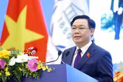 Chủ tịch Quốc hội Vương Đình Huệ phát biểu tại Phiên bế mạc Hội nghị Nghị sĩ trẻ toàn cầu lần thứ 9. (Ảnh: TTXVN)