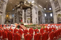 Các hồng y họp bên trong nhà nguyện Sistine (Nguồn: AP)