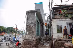 [Photo] Nhà siêu mỏng “tái xuất” trên con đường đắt nhất Thủ đô 