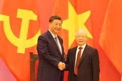 Tổng Bí thư Nguyễn Phú Trọng và Tổng Bí thư, Chủ tịch nước Trung Quốc Tập Cận Bình tại buổi gặp gỡ. (Ảnh: Trí Dũng/TTXVN)