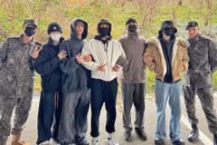 Các thành viên BTS tụ họp trong ngày hai nam ca sỹ RM và V nhập ngũ. (Ảnh: Instagram)