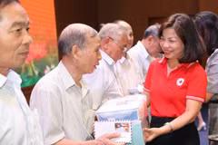 Hà Nội tri ân người có công dịp Cách mạng Tháng 8 và Quốc khánh 2/9