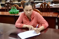 Đối tượng Nguyễn Thị Hường tại Cơ quan điều tra Công an Thành phố Hồ Chí Minh. (Ảnh: TTXVN phát)