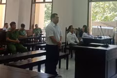 Bị cáo Văn Văn Nghĩa trước tòa. (Ảnh: Sỹ Tuyên/TTXVN)