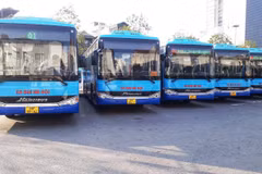Tổng công ty vận tải Hà Nội bố trí xe buýt trực dự phòng và tăng cường lượt xe chạy để phục vụ nhu cầu đi lại dịp 2/9. (Ảnh: CTV/Vietnam+)