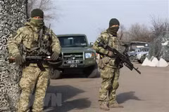 Quân nhân Ukraine tại một trạm gác ở thị trấn Zolote, vùng Lugansk, miền Đông Ukraine ngày 2/11/2019. (Ảnh: AFP/TTXVN)
