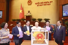 Tổng Bí thư Nguyễn Phú Trọng và các lãnh đạo Đảng, Nhà nước bỏ phiếu tín nhiệm. (Ảnh: Doãn Tấn/TTXVN)