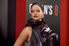 Rihanna sang chảnh tuyệt đối trên thảm đỏ ra mắt phim Ocean's 8