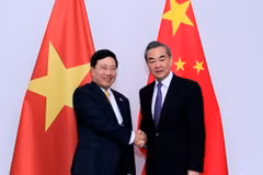 Phó Thủ tướng, Bộ trưởng Ngoại giao Phạm Bình Minh gặp Bộ trưởng Ngoại giao Trung Quốc Vương Nghị. (Ảnh: Phạm Kiên/TTXVN)