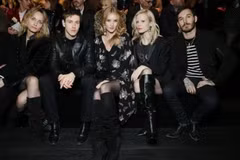 Phong cách siêu chất của dàn sao trên hàng ghế đầu show Saint Laurent