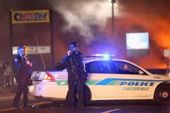 Hai đặc vụ của FBI bị bắn gần khu vực bất ổn Ferguson