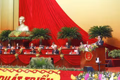 Đồng chí Trần Thanh Mẫn, Bí thư Trung ương Đảng, Chủ tịch Ủy ban Trung ương Mặt trận Tổ quốc Việt Nam trình bày tham luận. (Nguồn: TTXVN) 