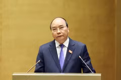 Thủ tướng Nguyễn Xuân Phúc trực tiếp trả lời các câu hỏi của đại biểu Quốc hội. (Ảnh: Thống Nhất/TTXVN) 