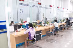 Hệ thống tiếp nhận và xử lý thủ tục hành chính một cửa của các sở, ban ngành (Trung tâm hành chính tỉnh Bình Dương). (Ảnh: Minh Hưng/TTXVN)