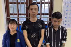Các đối tượng tại trụ sở cơ quan điều tra. (Ảnh: Công an Thanh Hóa)