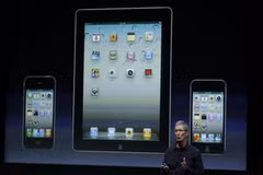 Tim Cook nói về "con cưng" của Apple là iPhone, iPad và iPod. (Nguồn: AP) 