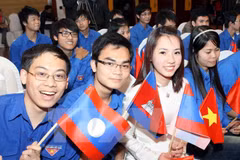 Thanh niên Việt Nam-Lào-Campuchia. (Ảnh: Đình Trân/TTXVN)