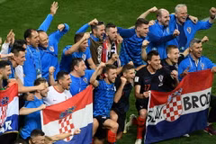 Các cầu thủ Croatia mừng chiến thắng sau khi đánh bại đội tuyển Anh, giành quyền vào vòng chung kết World Cup 2018. (Ảnh: AFP/TTXVN)